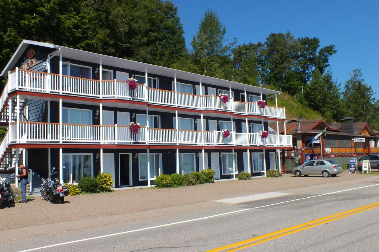 Restaurant Motel De La Plage Saint-Irénée 外观 照片